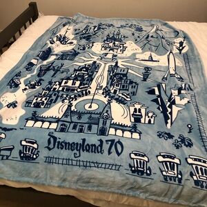 BRAND NEW Limited Edition Disney 70th Retro Blanket